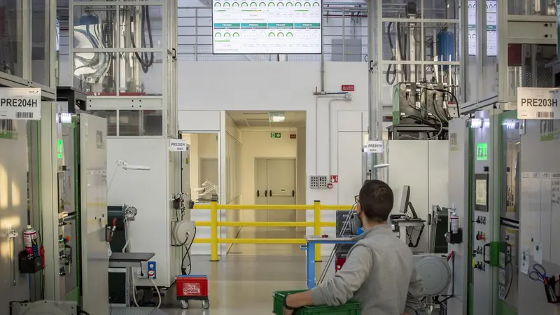 La fabbrica digitalizzata assiste il lavoratore