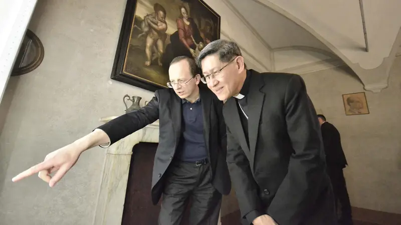 Don Angelo Maffeis con il cardinale Tagle, da poco nominato Decano del Collegio cardinalizio