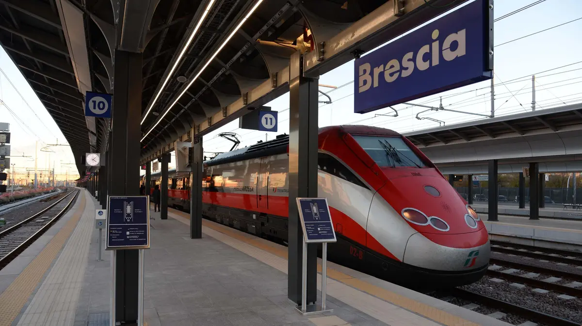 Un Frecciarossa in stazione a Brescia