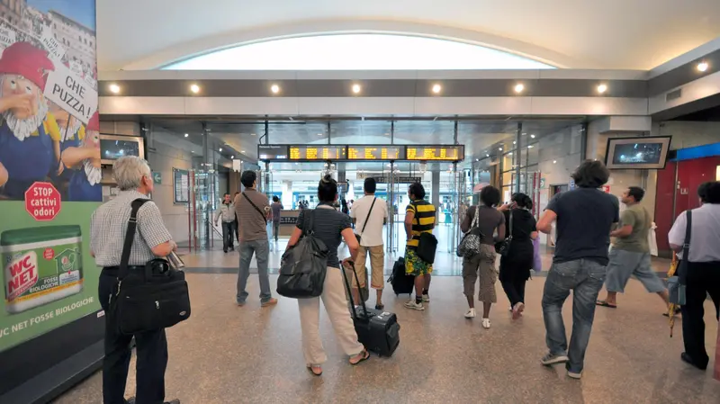 L'atrio della stazione cittadina