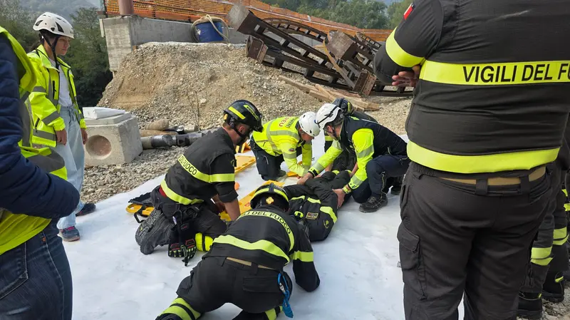 L'esercitazione nel cantiere dell'Autostrada di Valtrompia a Sarezzo