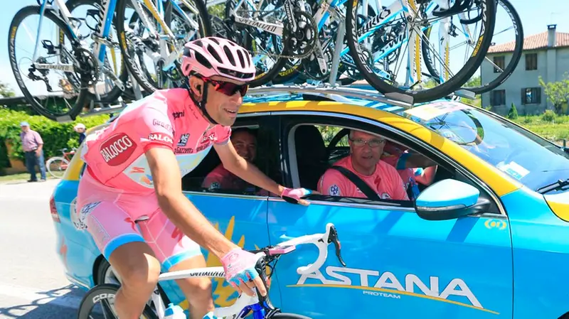 Giuseppe Martinelli con Vincenzo Nibali nel Giro d'Italia 2013 // foto Giornale di Brescia