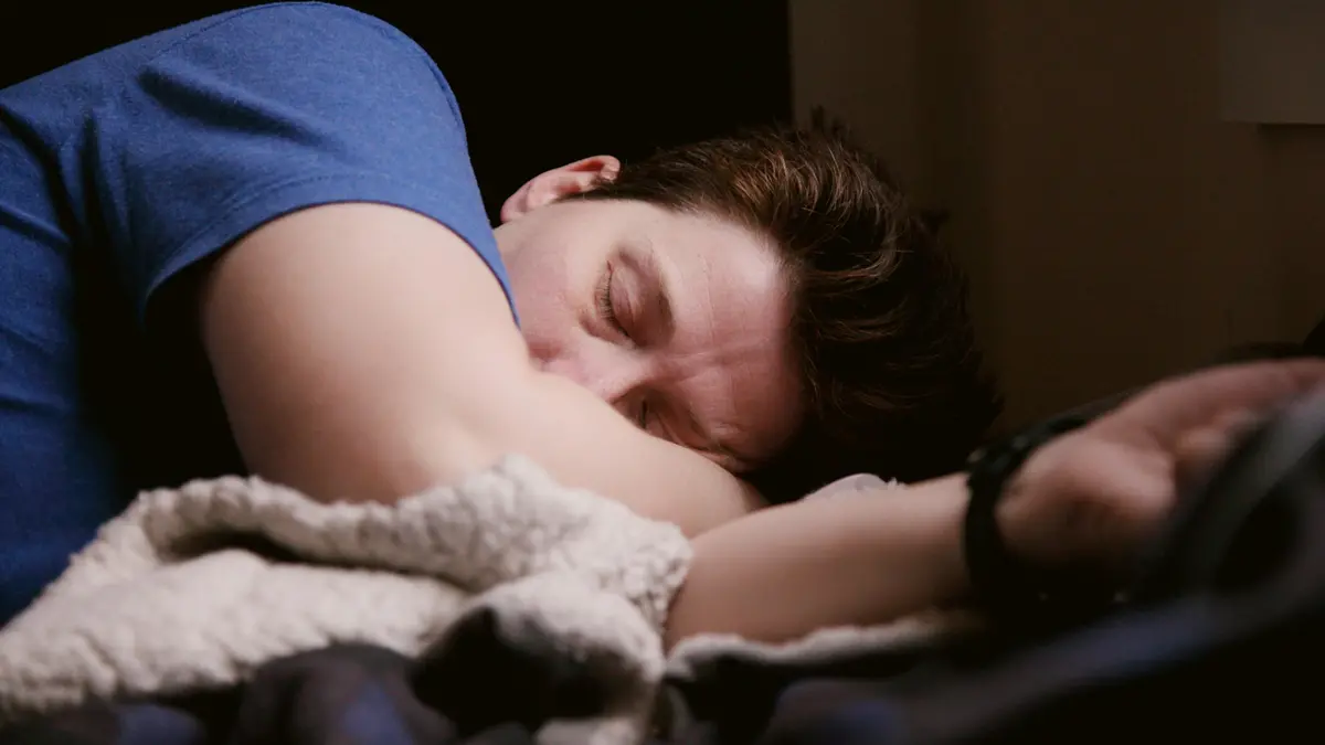 Un uomo che dorme