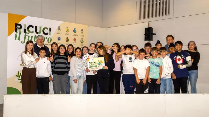 Una delle classi vincitrici del progetto di educazione ambientale «Ricuci il futuro»