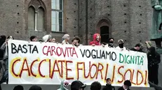 Un corteo contro il caro vita a Torino - Foto Ansa © www.giornaledibrescia.it