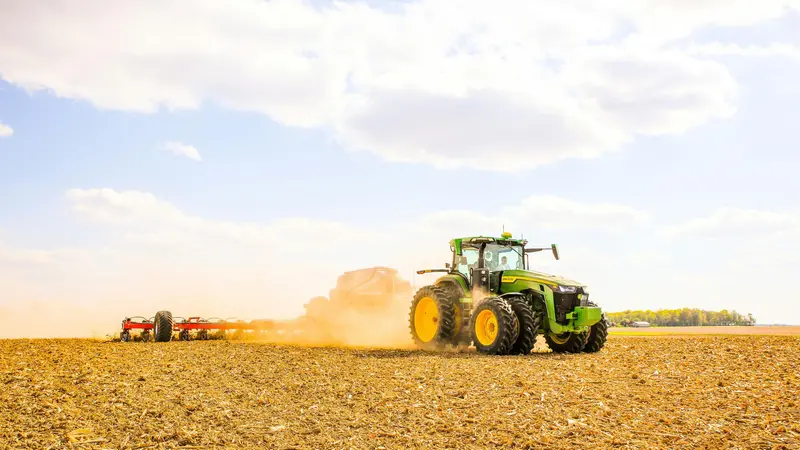 Un agricoltore al lavoro