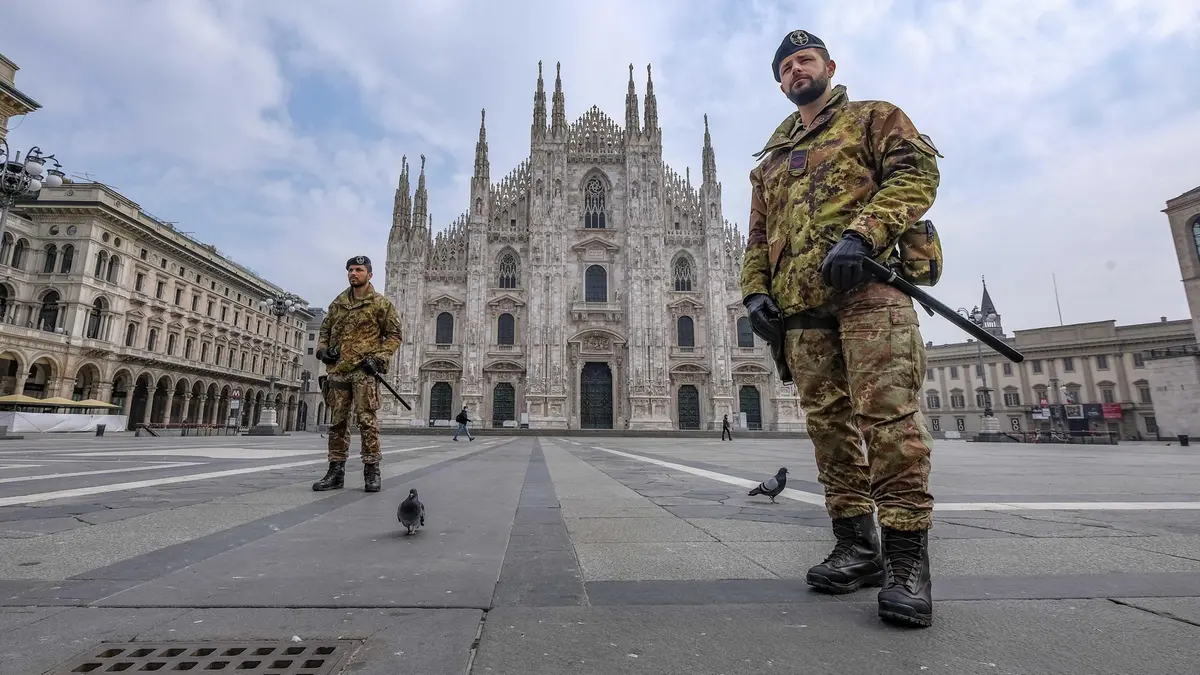 Militari in piazza Duomo a Milano - Foto Ansa © www.giornaledibrescia.it