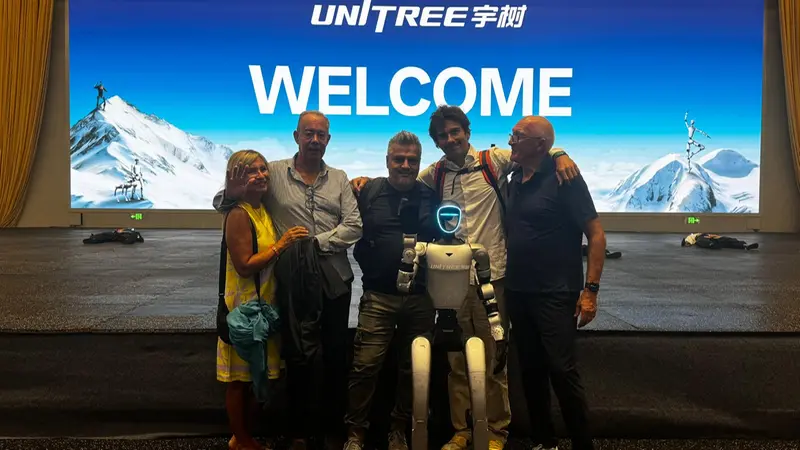 Il gruppo di lavoro di Gulliver nella sede di Unitree in Cina