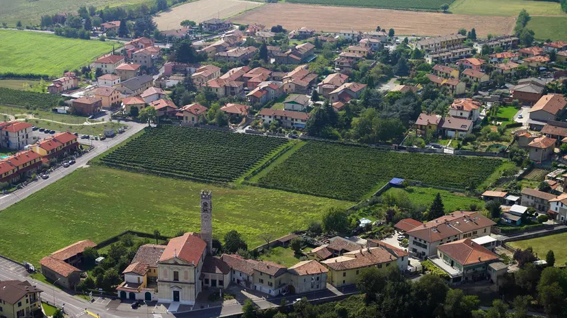 La frazione di Calino con la parrocchiale