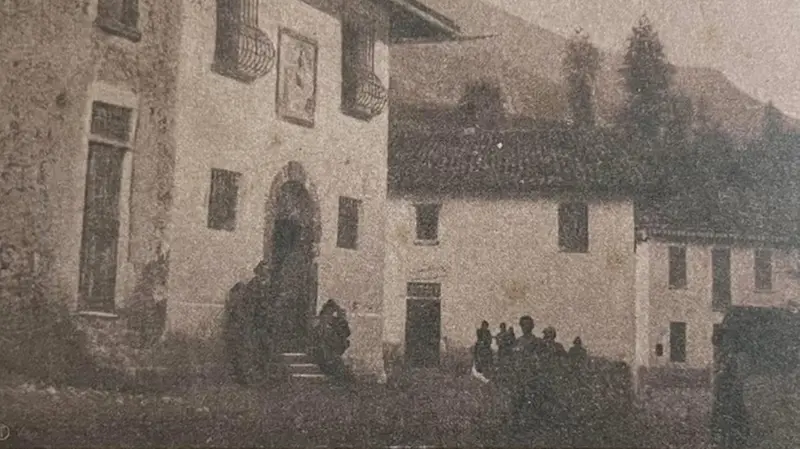 Un'immagine d'epoca della piazza di Cimmo