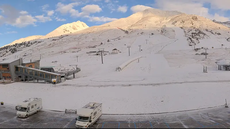 Tonale imbiancato la mattina di sabato 24 ottobre - Webcam Pontedilegno-Tonale