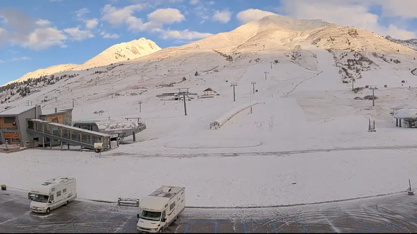 Tonale imbiancato la mattina di sabato 24 ottobre - Webcam Pontedilegno-Tonale