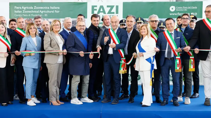 Il taglio del nastro della novantottesima edizione della Fazi di Montichiari