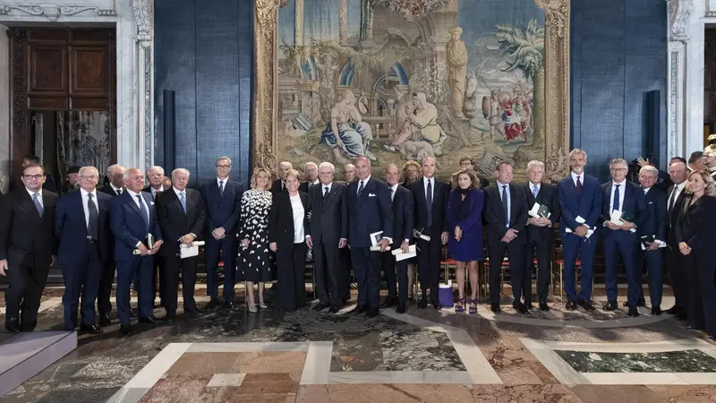 Una cerimonia al Quirinale di consegna delle onorificenze