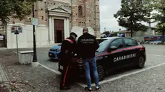 L'intervento dei carabinieri in piazza a Castenedolo