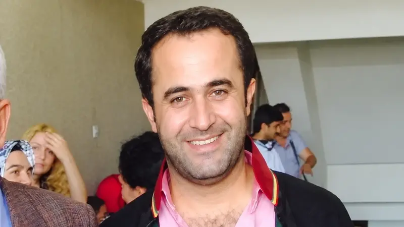 Sedat Buldan in toga da avvocato ad Ankara