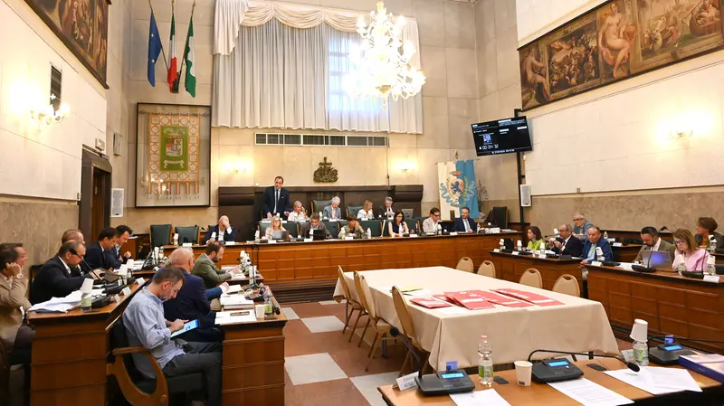 Il Consiglio comunale in Broletto, mentre l'aula di Palazzo Loggia è in ristrutturazione - Foto Comune di Brescia/Christian Penocchio