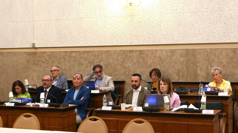 I banchi del Pd - Foto Comune di Brescia/Christian Penocchio