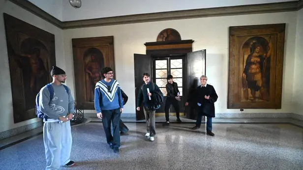 La consegna dei dossier al Consiglio comunale