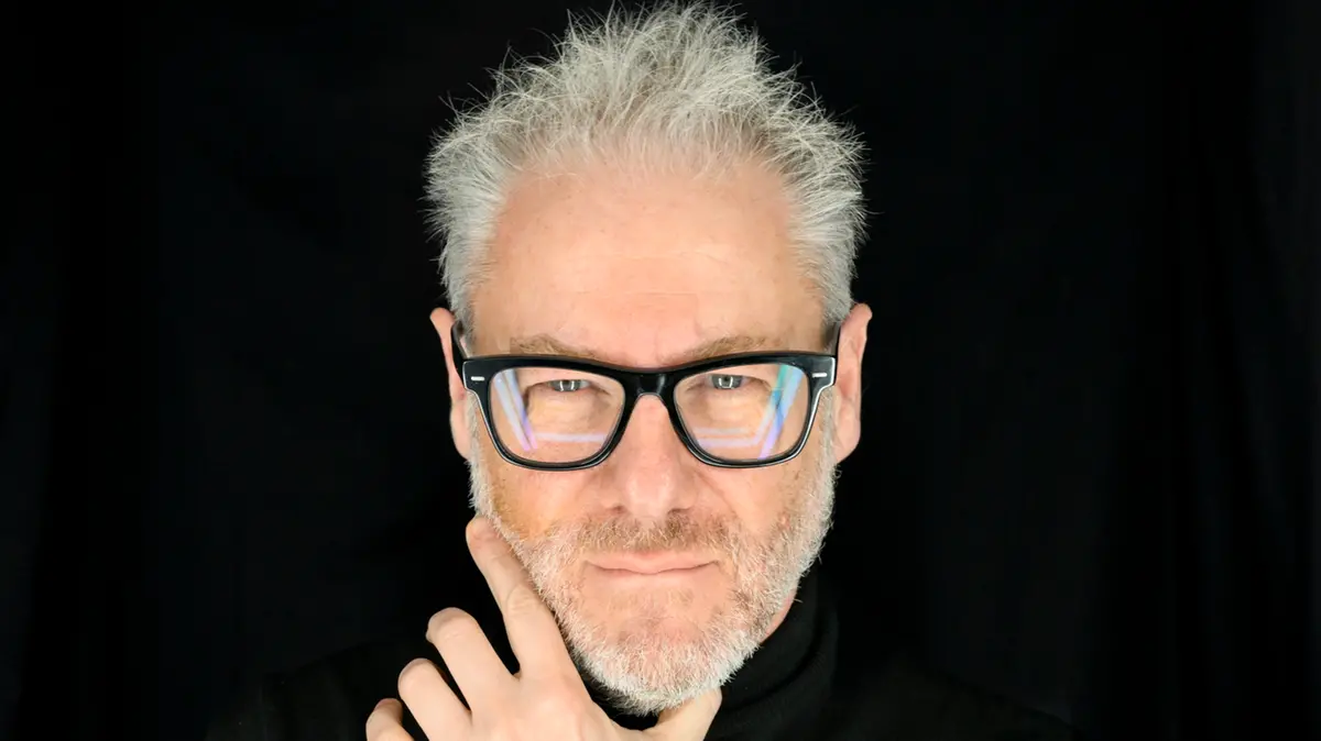 Paolo Borzacchiello è un esperto di neuroscienze e un personaggio molto eclettico