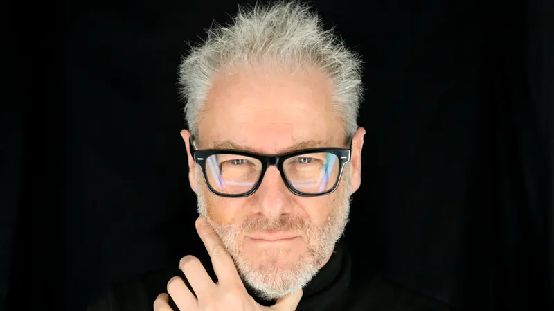 Paolo Borzacchiello è un esperto di neuroscienze e un personaggio molto eclettico