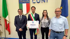 L'assessore allo sport di Brescia Cantoni (con Marzo e Moro del servizio sport) e il presidente Aces Lupattelli