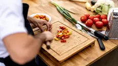 Una persona in cucina