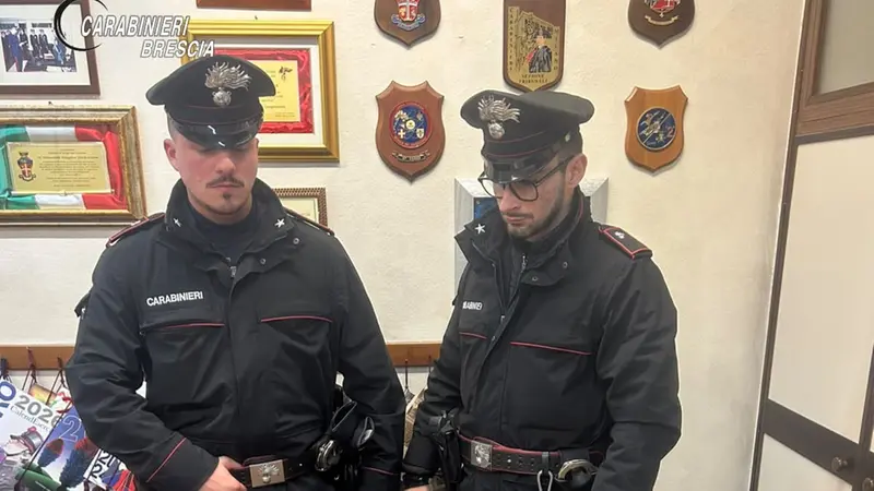 I carabinieri con la cocaina sequestrata