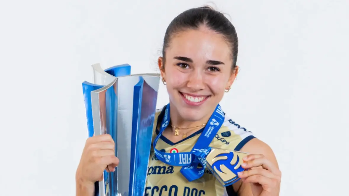 Elena Arici con la Supercoppa