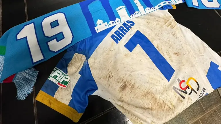 La maglia regalata da Arras