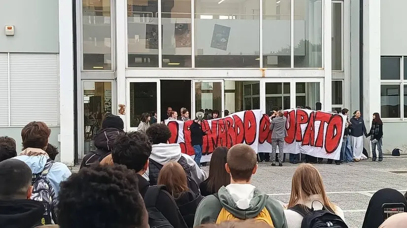 Gli studenti hanno occupato il liceo Leonardo © www.giornaledibrescia.it