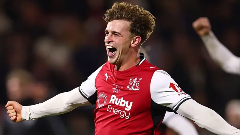 La gioia dopo il rigore finale che ha dato la vittoria al Fleetwood Town sull'Arsenal - Foto pagina Instagram Fleetwoodtownfc