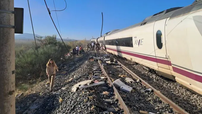 I treni coinvolti nell'incidente - Foto El Pais