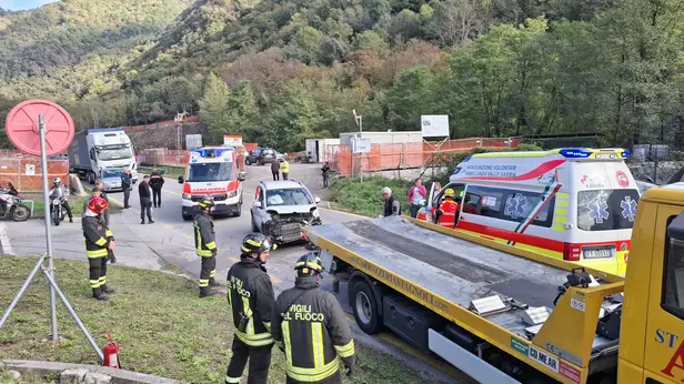 Scontro tra due auto sulla Sp237 a Vestone