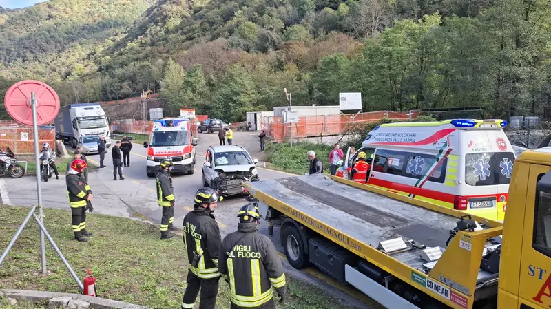 Scontro tra due auto sulla Sp237 a Vestone