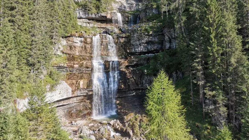 Le cascate vicine al rifugio Cascate di mezzo