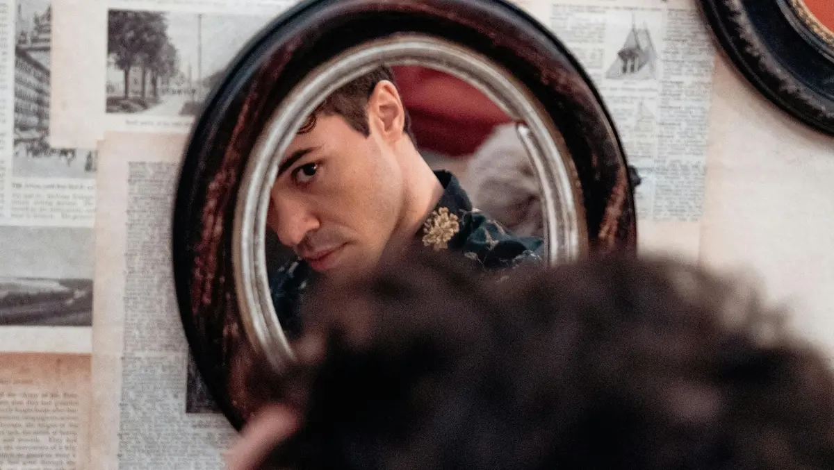 Un ragazzo allo specchio