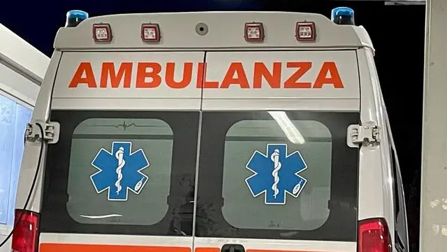 Un'ambulanza, foto d'archivio - Foto Ansa © www.giornaledibrescia.it