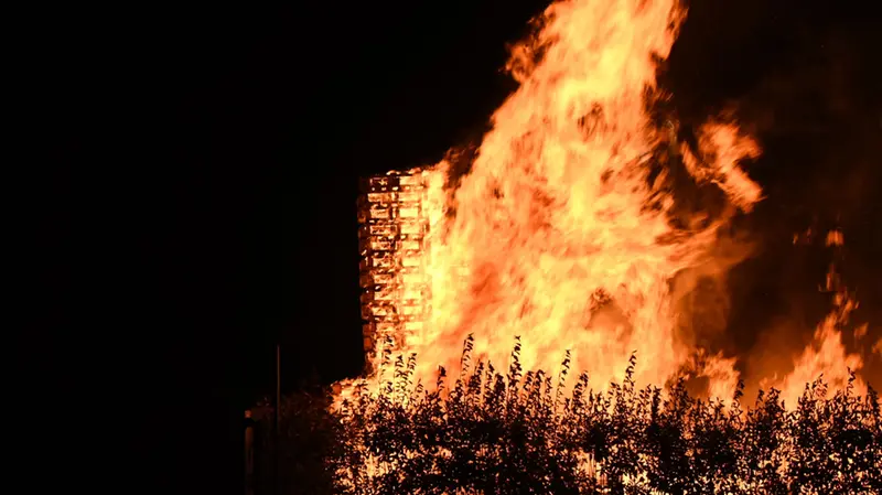A fuoco i bancali in un'azienda a Montichiari