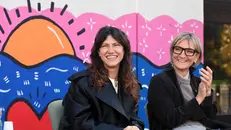 Elisa all'inaugurazione del murale a Brescia