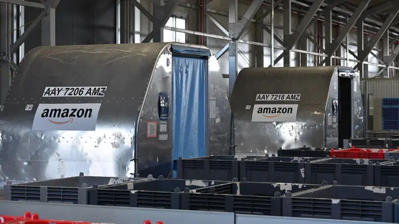 Aeroporto di Montichiari, inaugurato il magazzino per i cargo Amazon