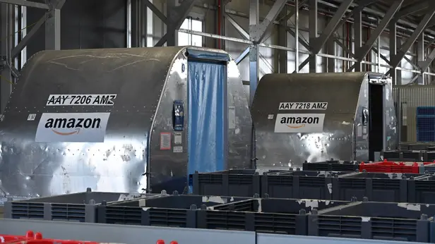 Aeroporto di Montichiari, inaugurato il magazzino per i cargo Amazon