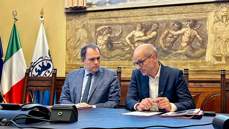 Da sinistra, il vicesindaco Federico Manzoni e Stefano Sbardella - © www.giornaledibrescia.it