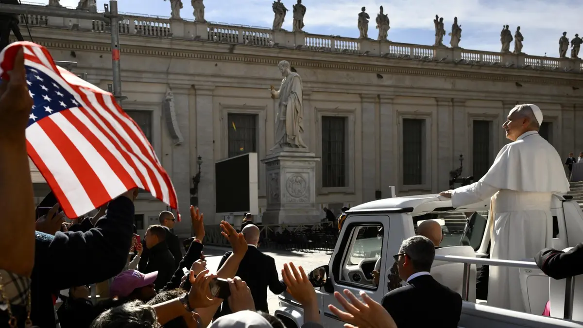 Il Papa in piazza San Pietro - Foto Ansa © www.giornaledibrescia.it