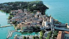 Una veduta dall'alto di Sirmione