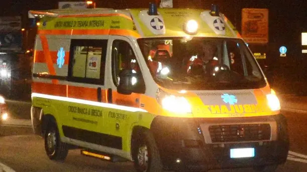 Il giovane è stato condotto al Civile in gravi condizioni (foto d'archivio)