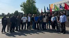 Sindacati e lavoratori fuori dall'azienda Bresciangrana