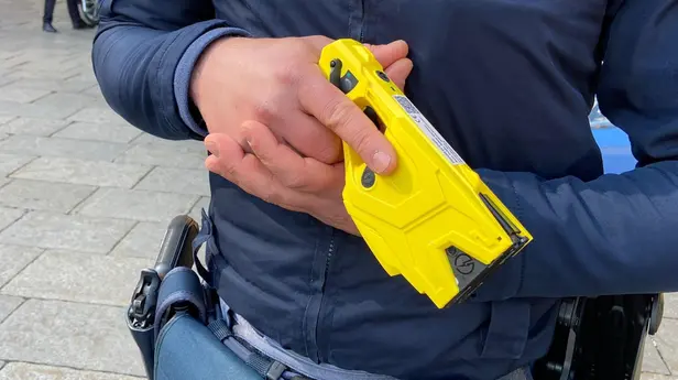 Un taser, foto simbolica